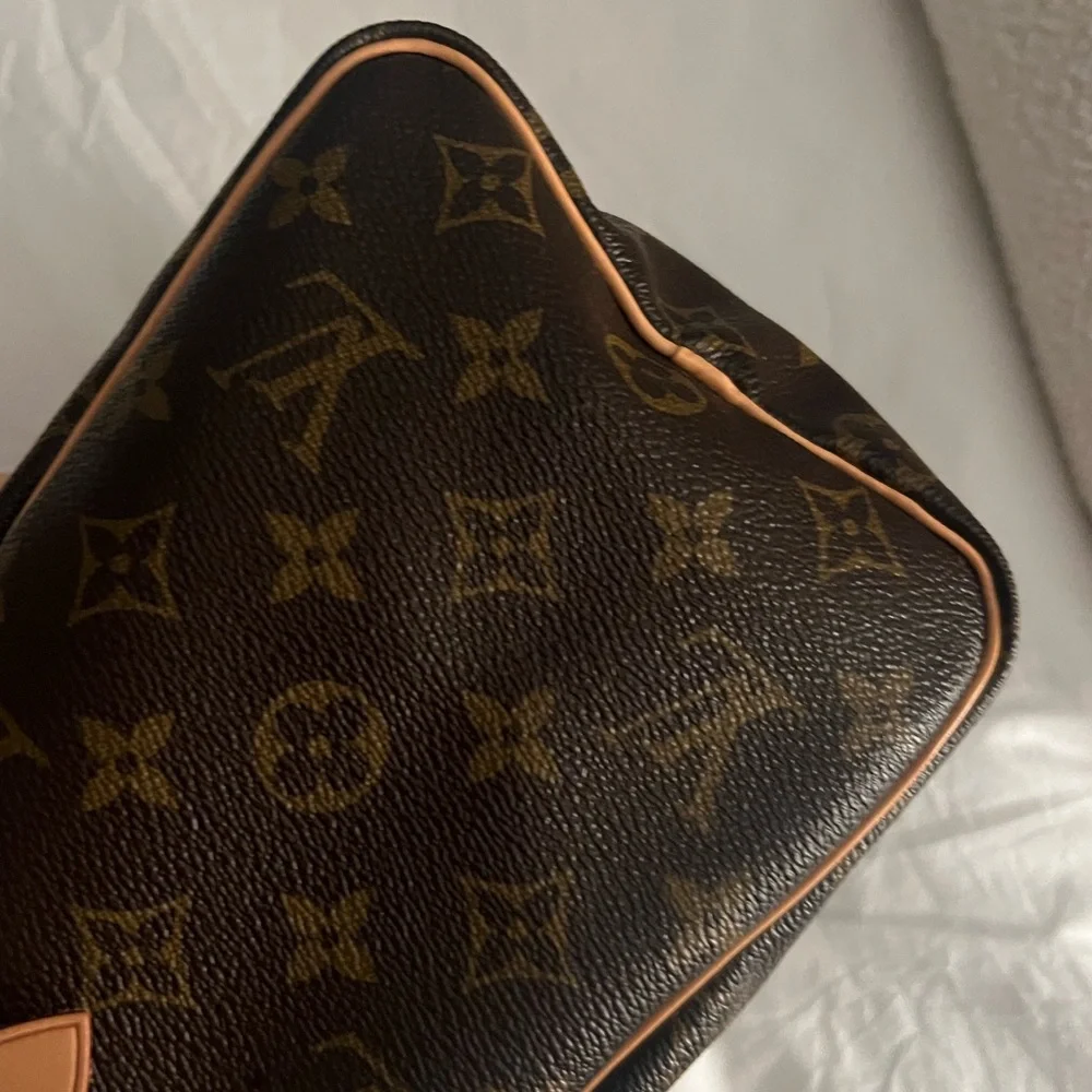 Louis Vuitton Speedy 25 Handbag - Picture 6 of 11